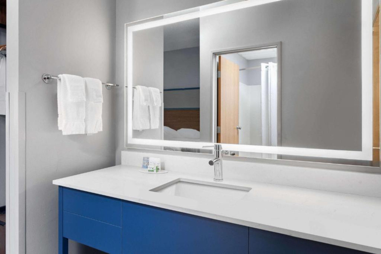 Bathroom 4, AmericInn Eagle by Wyndham River Downtown, Vilas