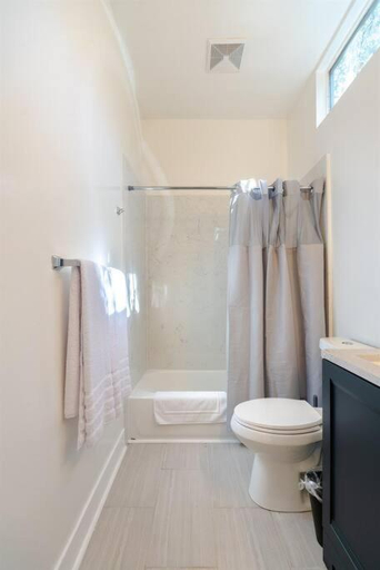 Others 4, Modern Cottage near many conveniences, Alameda