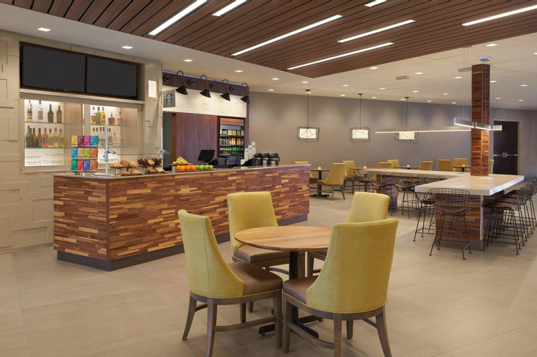 Food & Drinks 5, Courtyard by Marriott Oshawa, Durham