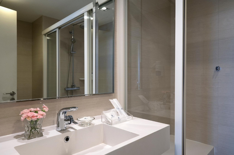 Bathroom 17