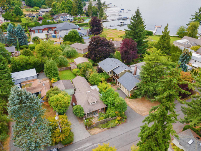 Exterior view 2, Geneva Retreat, Whatcom