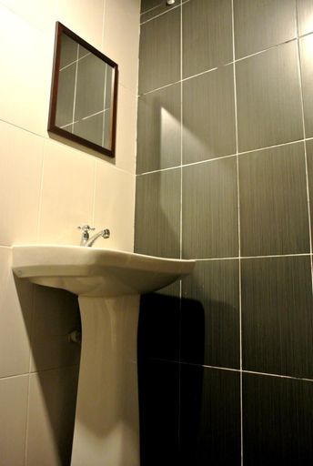 Bathroom 3, Wau Hotel, Jerantut