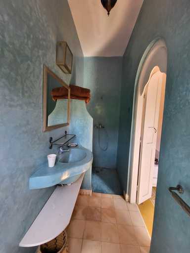 Bathroom, Dar Janoub, Essaouira