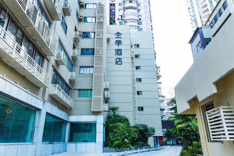 Exterior & Views
