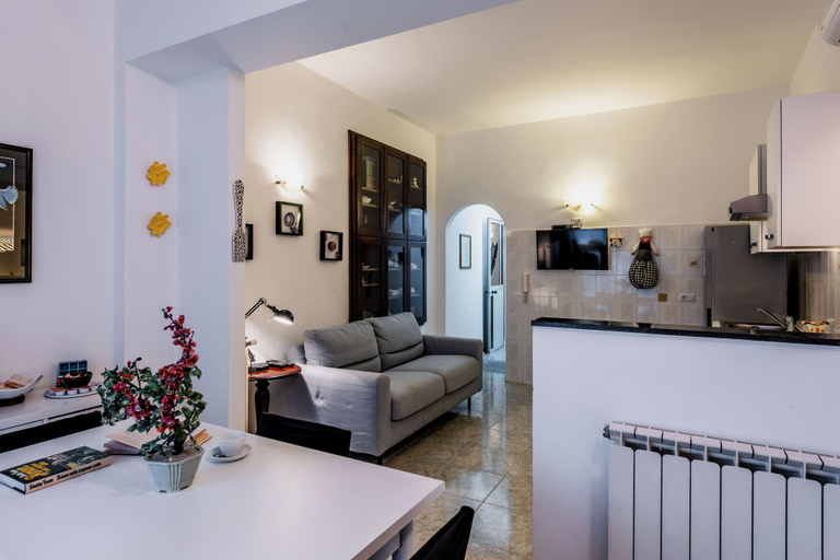 Others 5, Coralie House, Messina