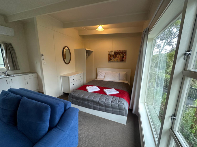 Others 4, Remuera Motor Lodge, Waitakere