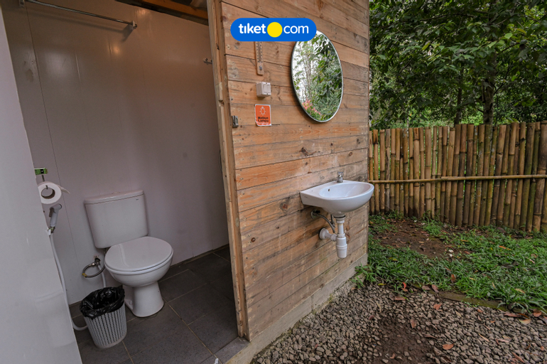 Bathroom 18