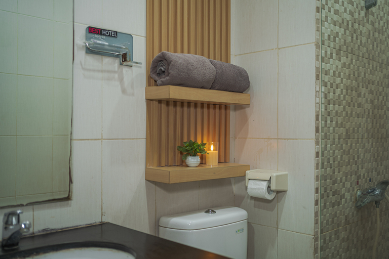 Bathroom 28