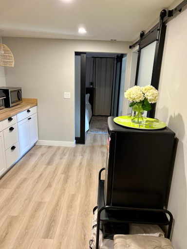 Others 2, NEW Modern apt w/pool & hot tub in nature, Ventura