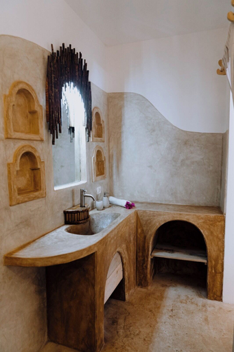 Bathroom 4, Tsunami village, Kusini