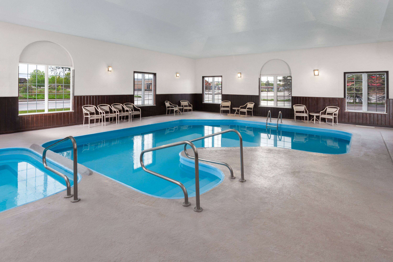 Sport & Beauty 5, AmericInn Eagle by Wyndham River Downtown, Vilas