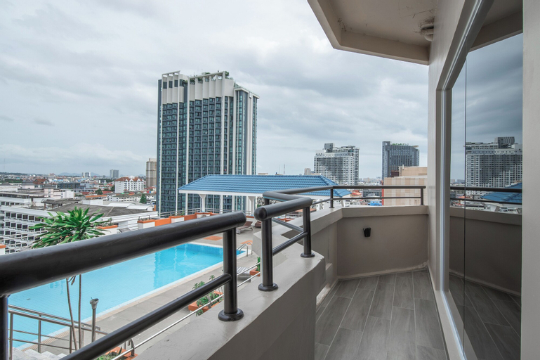 Exterior & Views 23