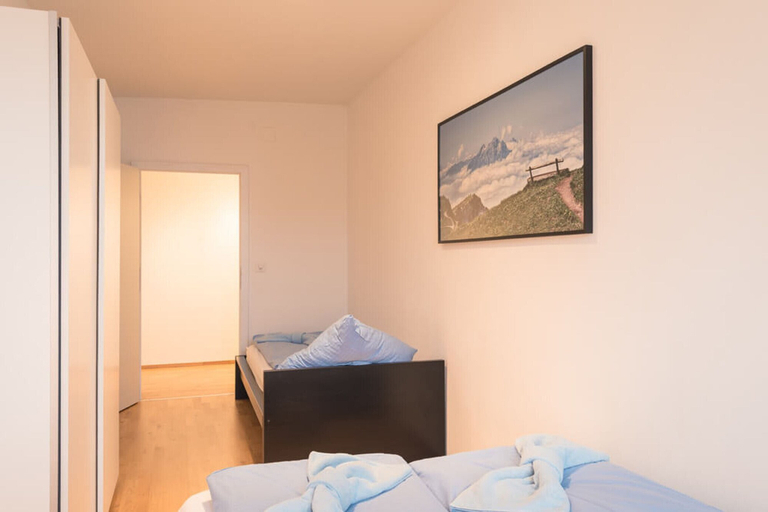Bedroom 3, Hitrental Chapel Bridge Apartments, Luzern