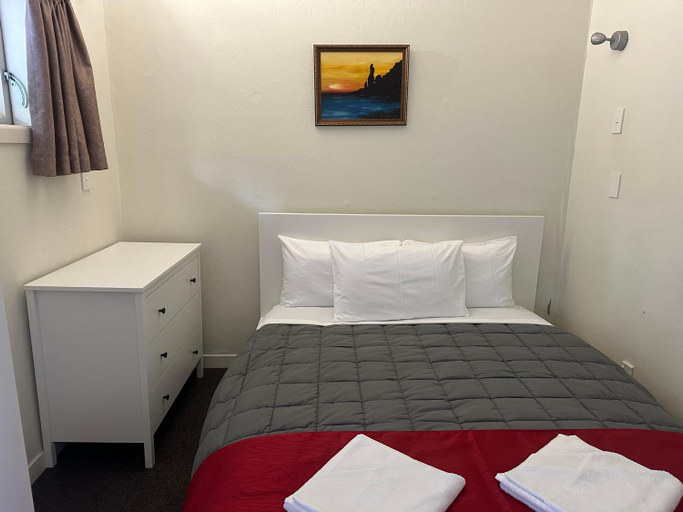 Others 5, Remuera Motor Lodge, Waitakere