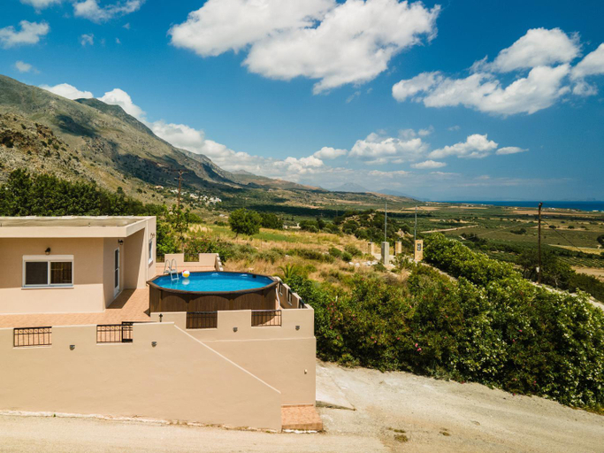 2, Serenitas, family house with great views, Crete
