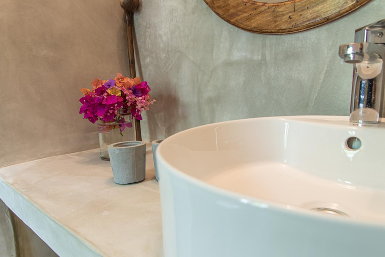 Bathroom 1, Pingwe Beach Apartments, Kati
