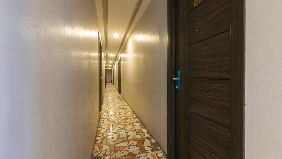 Public Area 4, Reddoorz @ V Plaza Hotel Manila, Kalookan City