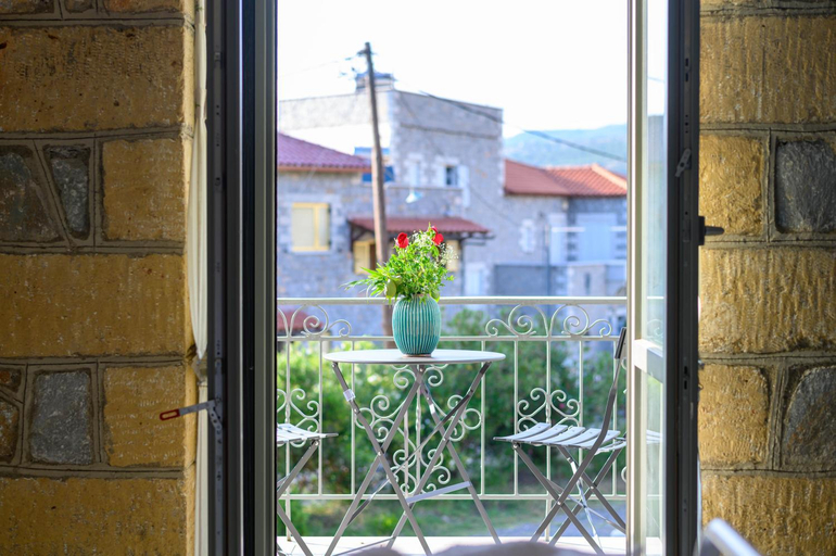 Others 4, Μαιστραλι, Peloponnese