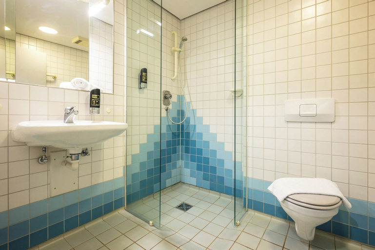 Bathroom 17
