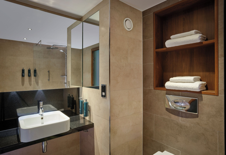 Bathroom, DoubleTree by Hilton Sheffield City, Sheffield