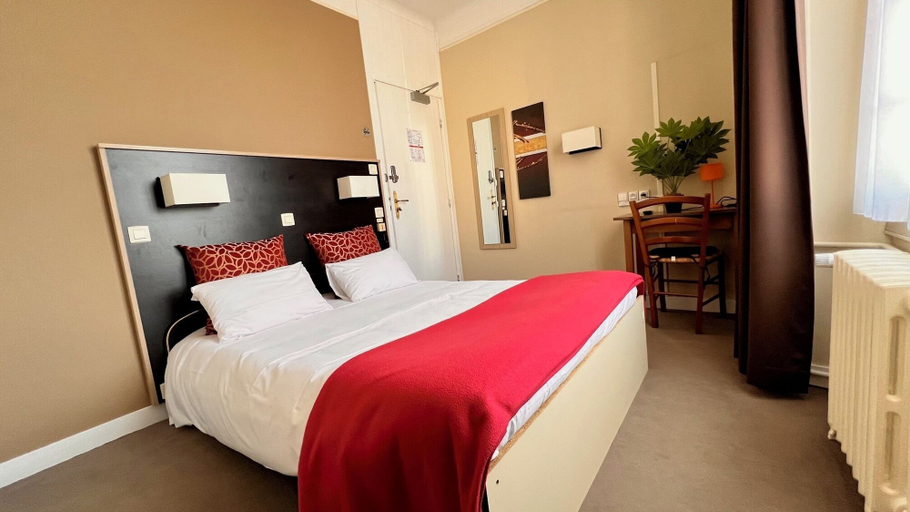 Bedroom 5, Au Petit Vivoin, Sarthe