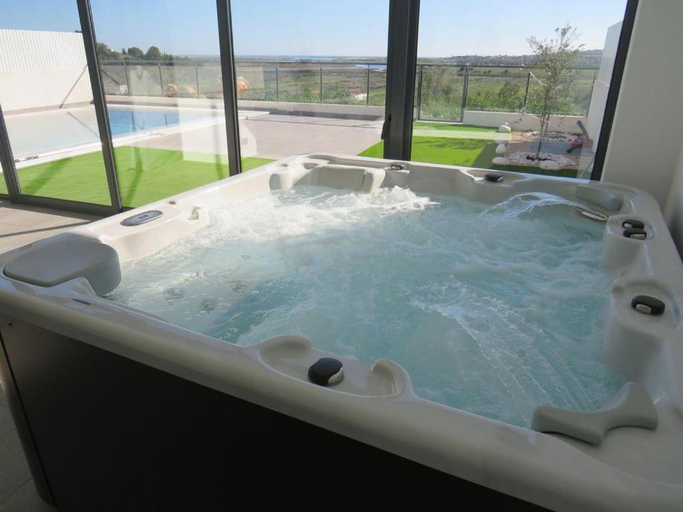 Bathroom 2, Villa Ria Alvor- Swimming pool & Jacuzzi, Portimão