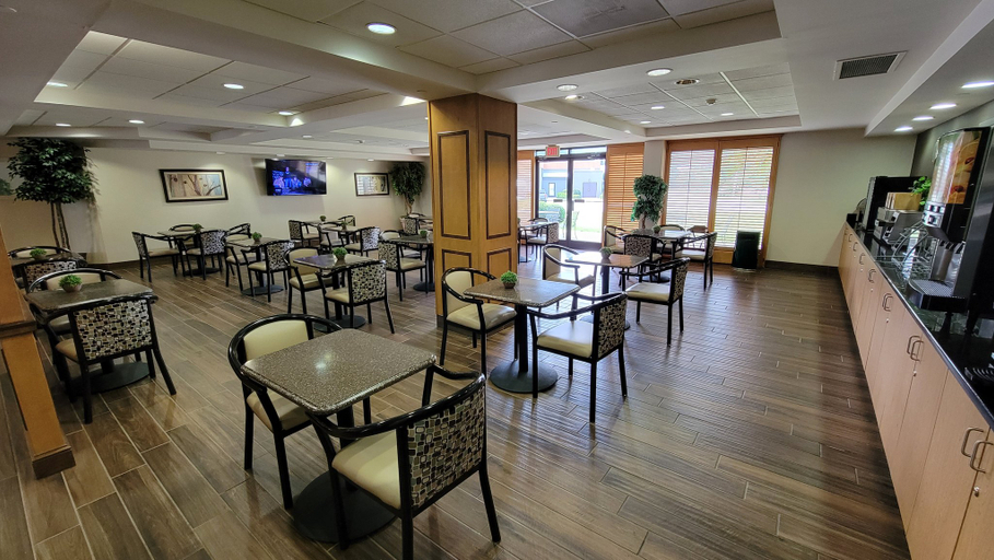 Food & Drinks 4, CROSS CREEK INN & SUITES, Cumberland