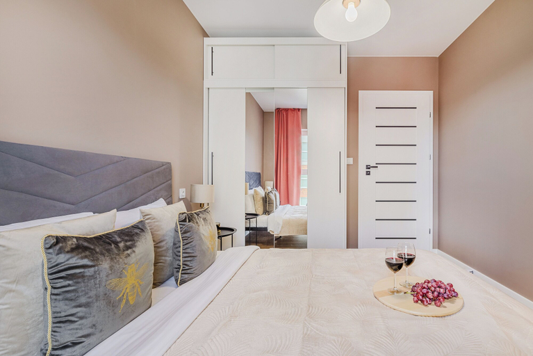 Bedroom 5, Lumina airy apartments with balcony, Łódź