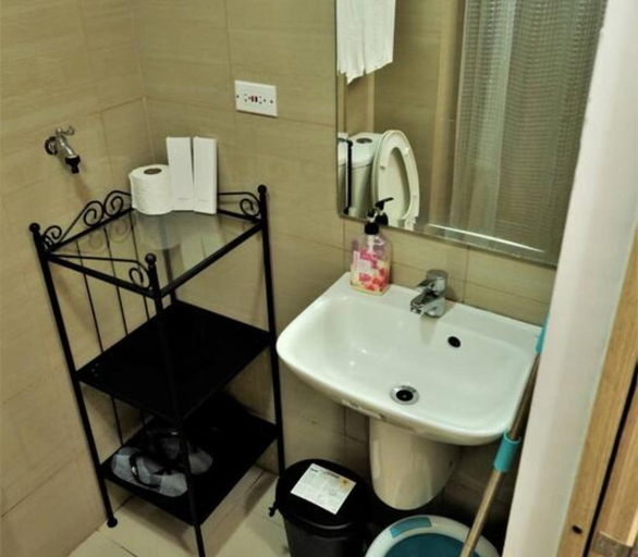 Bathroom 2, MOA Arena 1155 CONDOTEL DYNASTEL SHORE, Pasay City