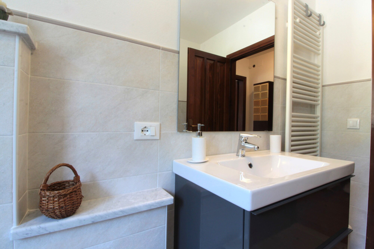 Bathroom 4, Apartment With Garden, Del Corlo Lake, Belluno, Vicenza