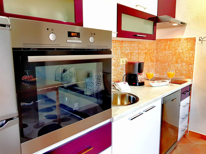 Others 4, Apartment for four persons with sea view in Trogir near the beach, Okrug