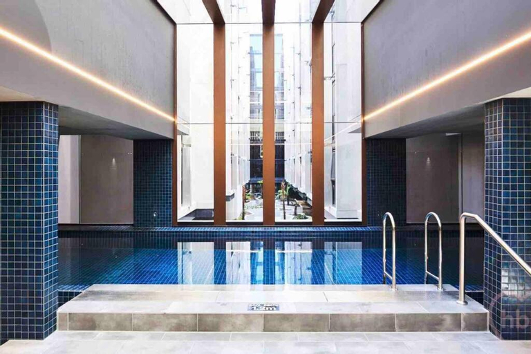 Sport & Beauty 2, Midnight Luxe 1BR Apartment in the heart of Braddon Views from L7 Pool Sauna Gym Secure Parking Wifi, Canberra