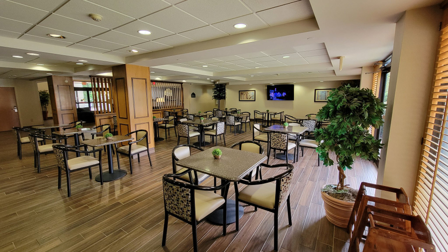 Food & Drinks 3, CROSS CREEK INN & SUITES, Cumberland