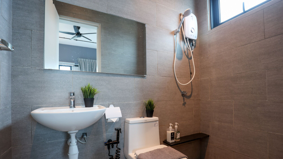 Bathroom 3, Ong Kim Wee Residence Melaka By I Housing, Malacca City