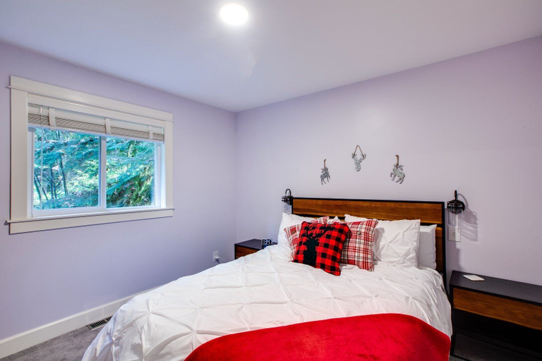 Bedroom 4, 69SL - Upscale - Hot Tub - Wi-Fi - BBQ - Sleeps 8, Whatcom