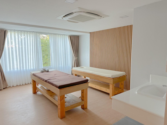 Bedroom 2, Blossom Hotel Phetchabun, Muang Phetchabun