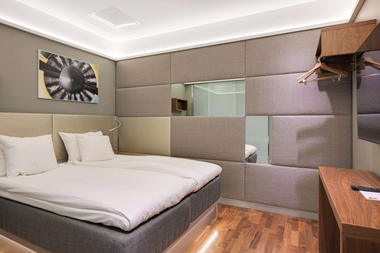 Bedroom 3, Comfort Hotel Xpress Helsinki Airport Terminal, Uusimaa