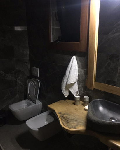 Bathroom 3, Kulla Relax, Elbasanit