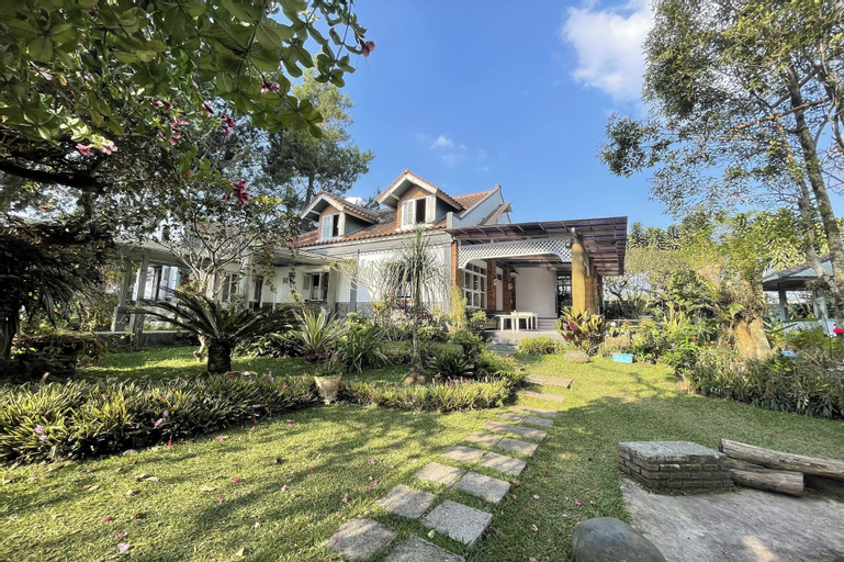 Villa 325 By Zuzu, Bandung