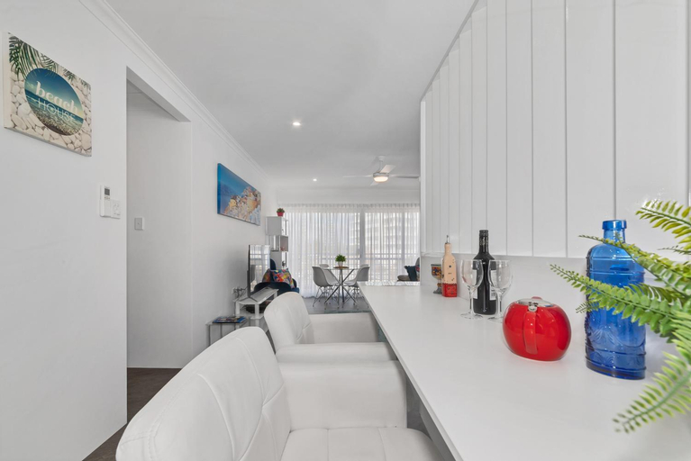 Others 4, Studio 11 Mandurah Marina, Mandurah