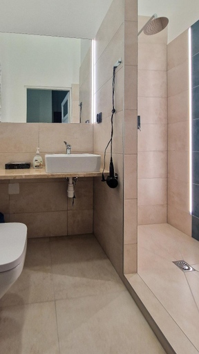 Bathroom 3, Happy Tower, Kraków City