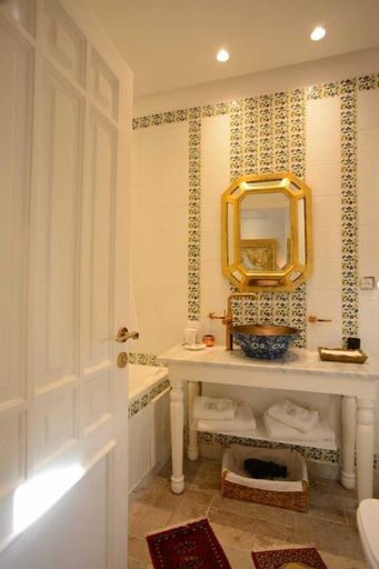 Bathroom 4, Dar Essalem, Carthage