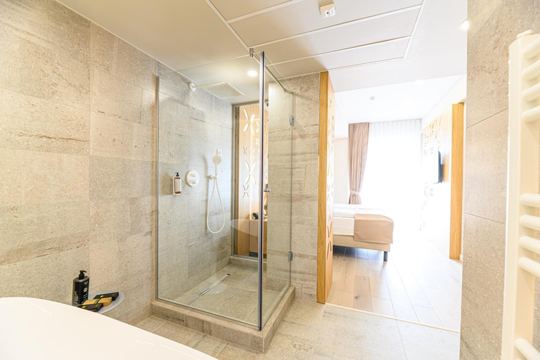 Bathroom 4, Hotel DUKAT, Gura Humorului