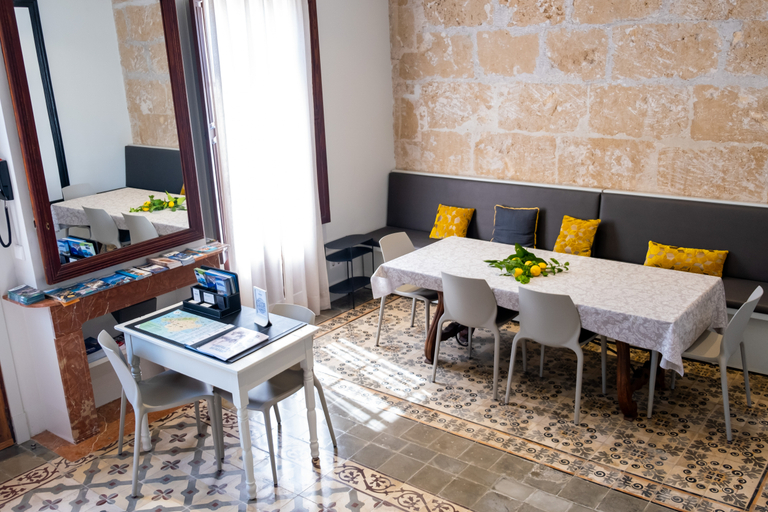 Public Area 5, unic, turisme d'interior., Baleares