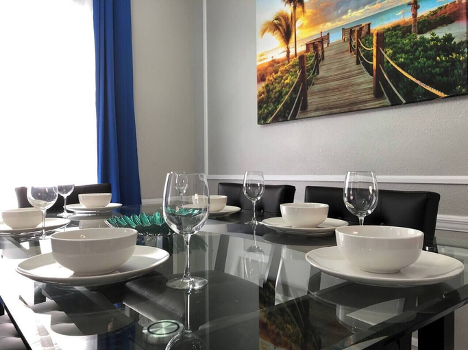 Food & Drinks, 6183 Sandcrest · Walk TO Universal! Near Disney, Convention, Orange