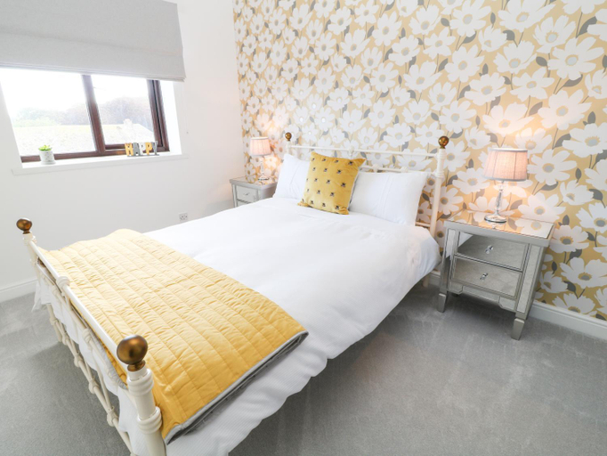 Bedroom 2, 12 Claremont Falls, Cornwall