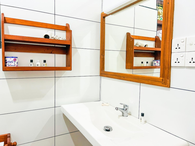 Bathroom 2, Twenty- Two Swiss Residence, Weligama