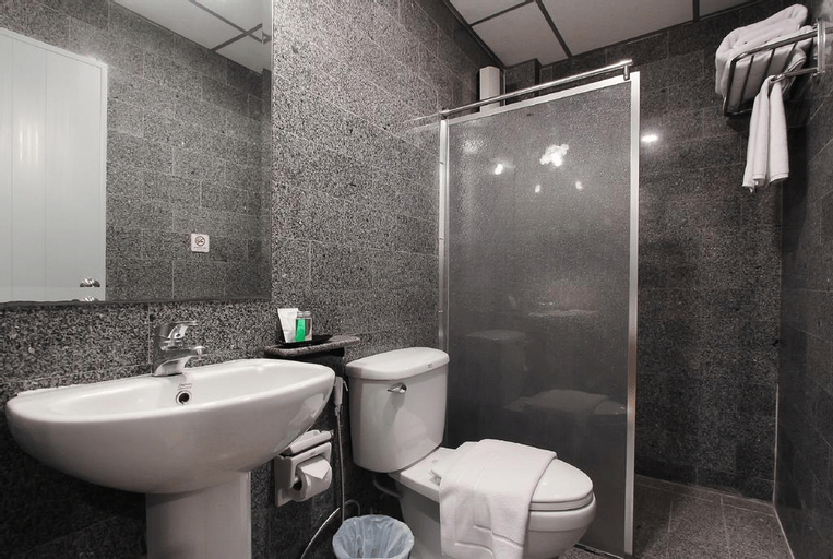 Bathroom 7