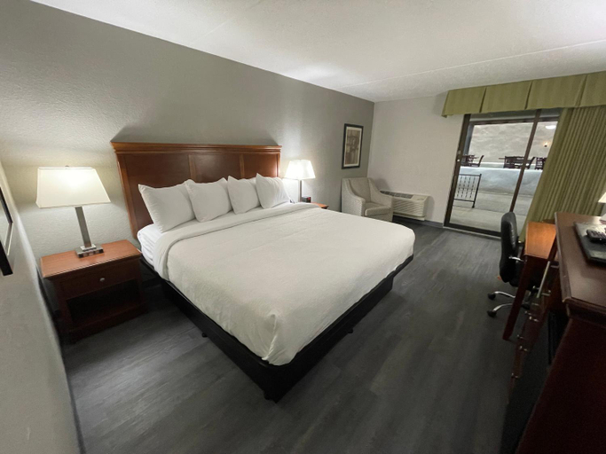 Bedroom, Pine Lake Resort and Banquets, LaPorte