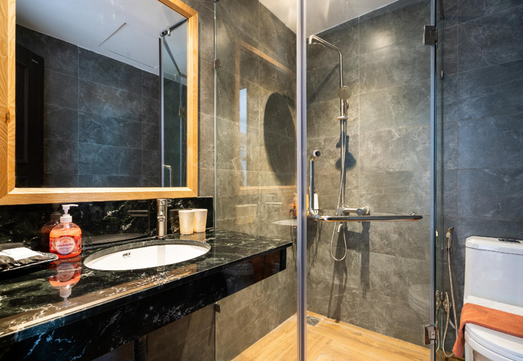 Bathroom 4, Haven Hut Dawn Hotel, District 1